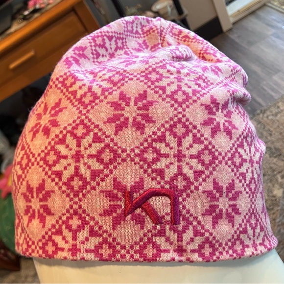 NWT Kari Traa Rose Beanie - Picture 1 of 7
